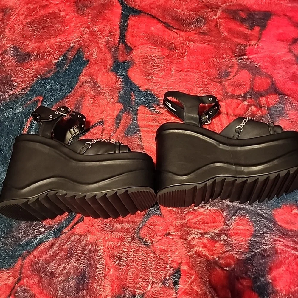 Demonia Wave 9 Platform Sandals - Picture 7 of 8